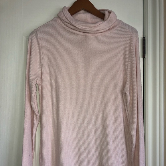 Light pink sweater - Picture 1 of 3